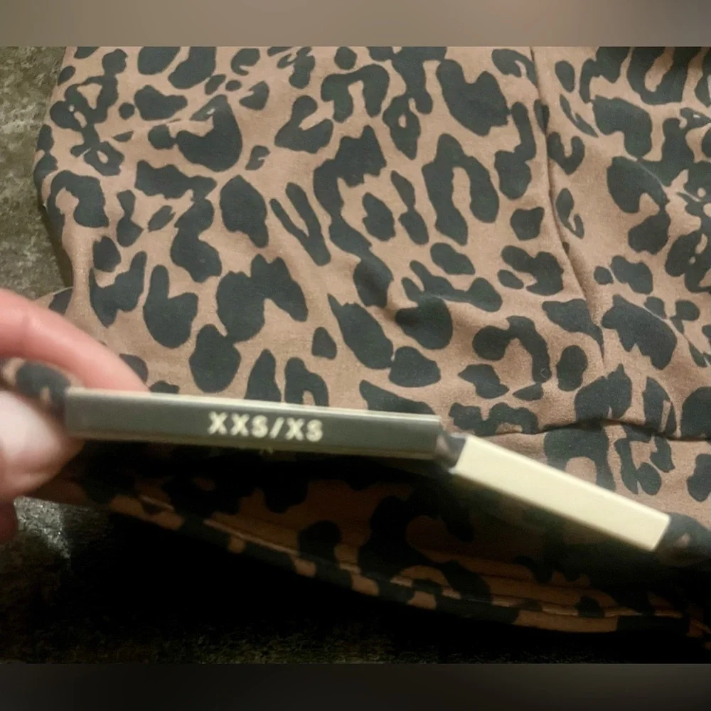 New! NoBo High Rise Ankle Length Brown and Black Cheetah Print Leggings - Picture 3 of 3